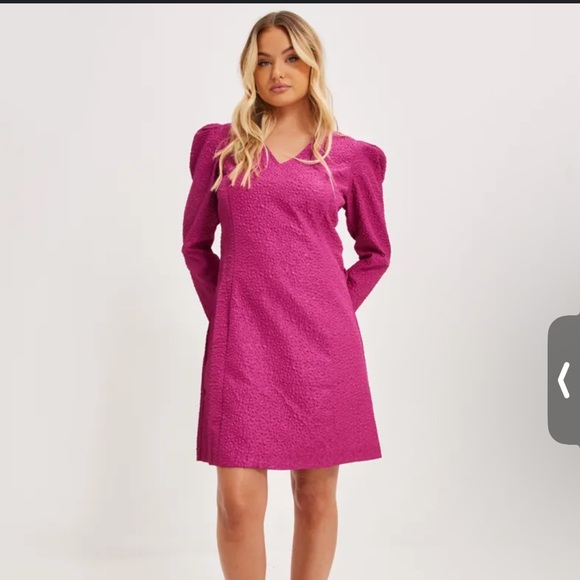 YAS Crinkle Dress (Fuschsia) - Picture 3 of 10